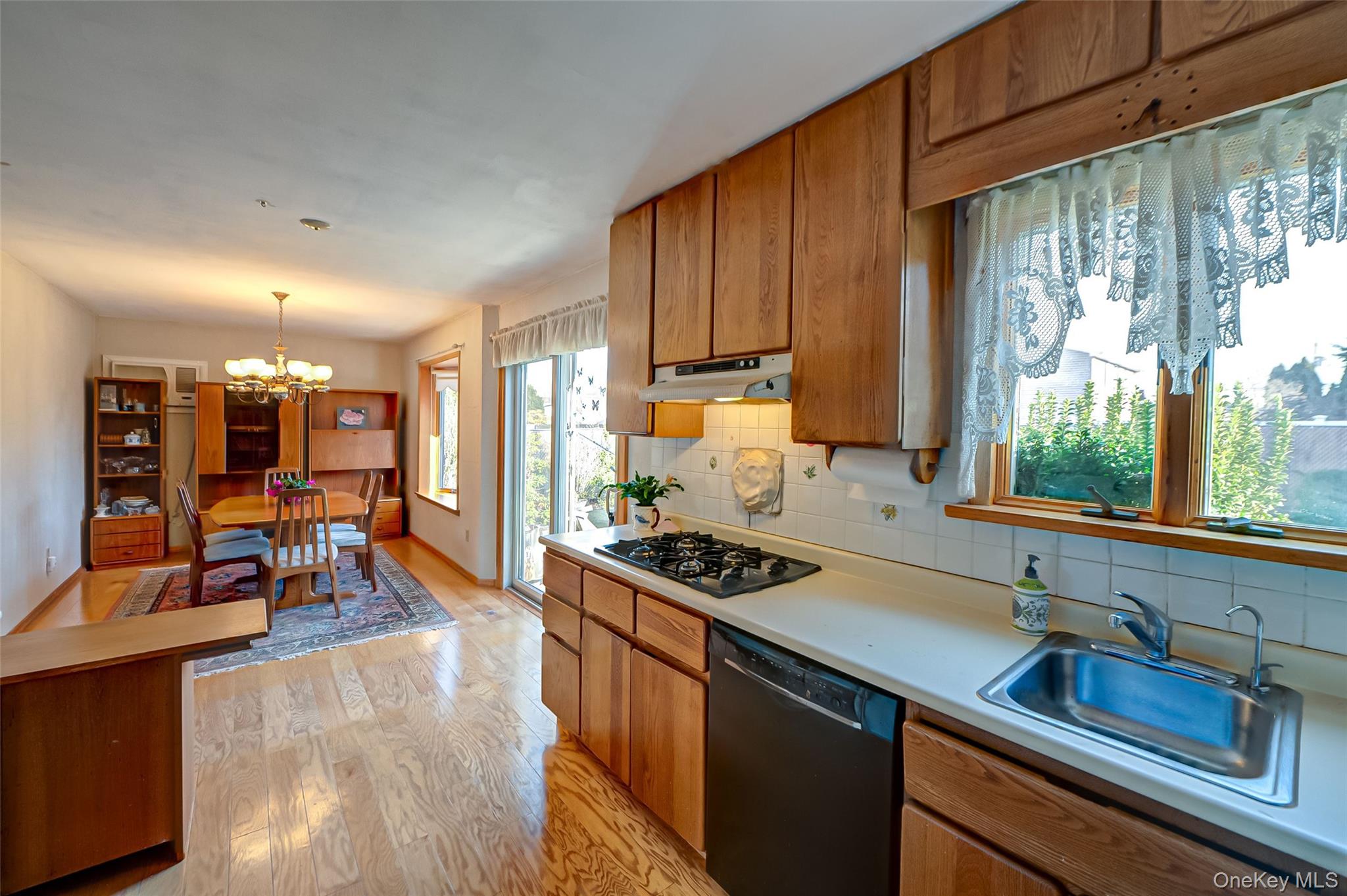 305 West 20th Street Property Photo 6