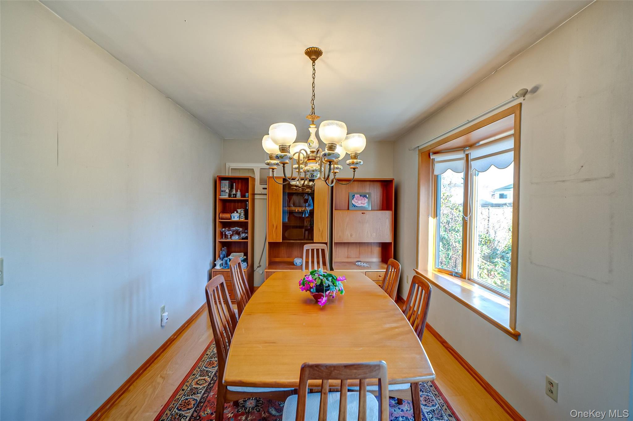 305 West 20th Street Property Photo 8