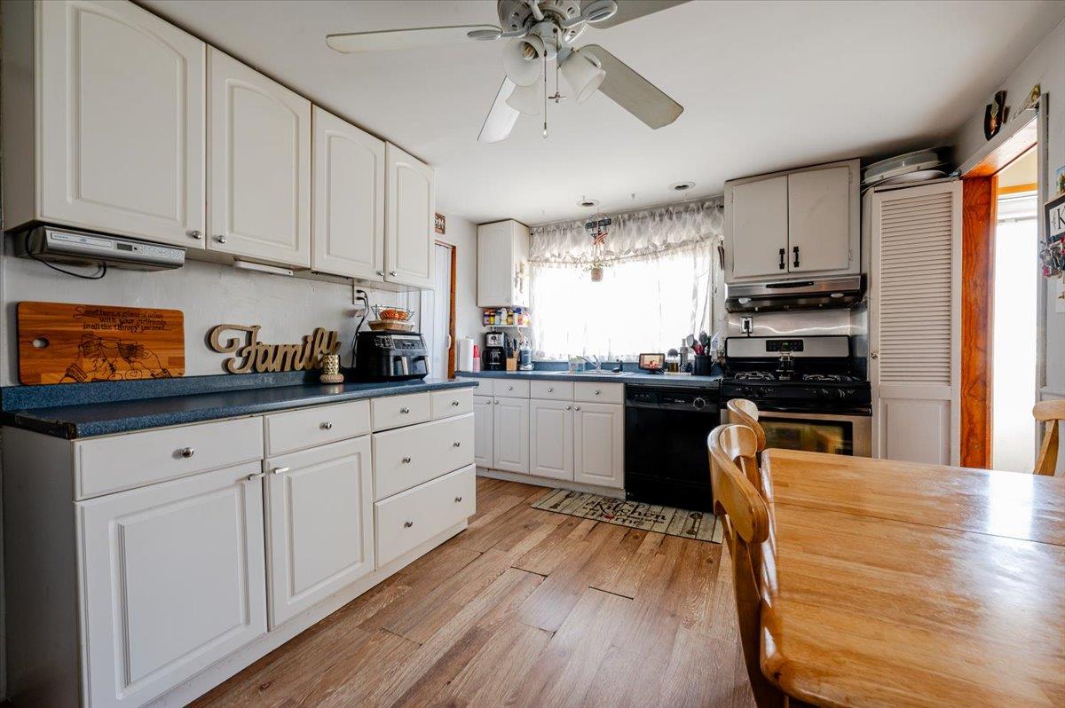 110 Edgewater Park C Property Photo 4
