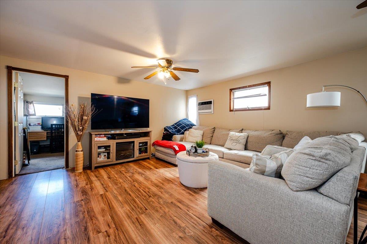 110 Edgewater Park C Property Photo 6