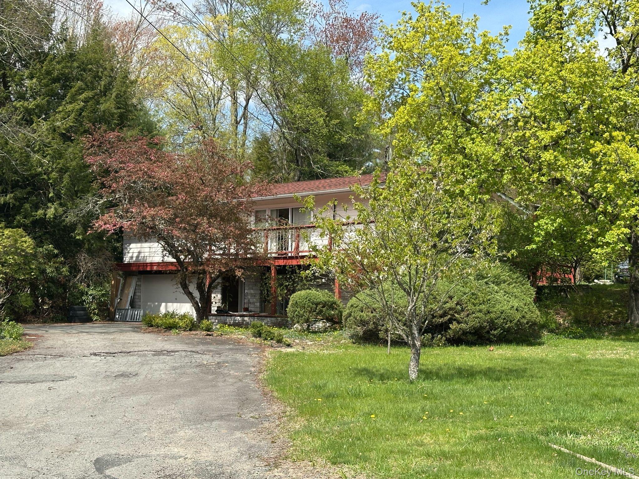 23 Diane Boulevard Property Photo 5