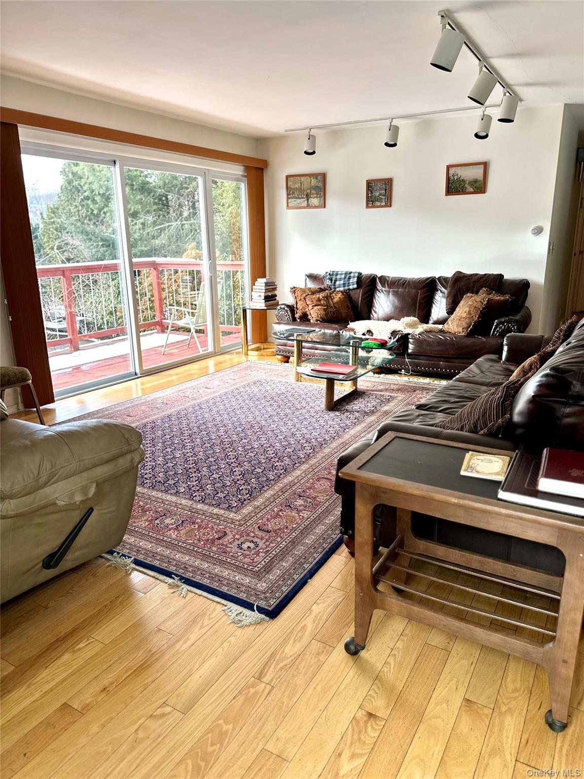 23 Diane Boulevard Property Photo 7