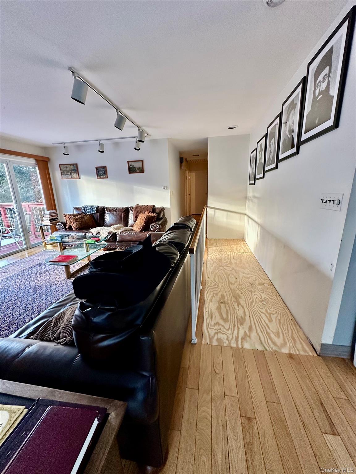 23 Diane Boulevard Property Photo 8