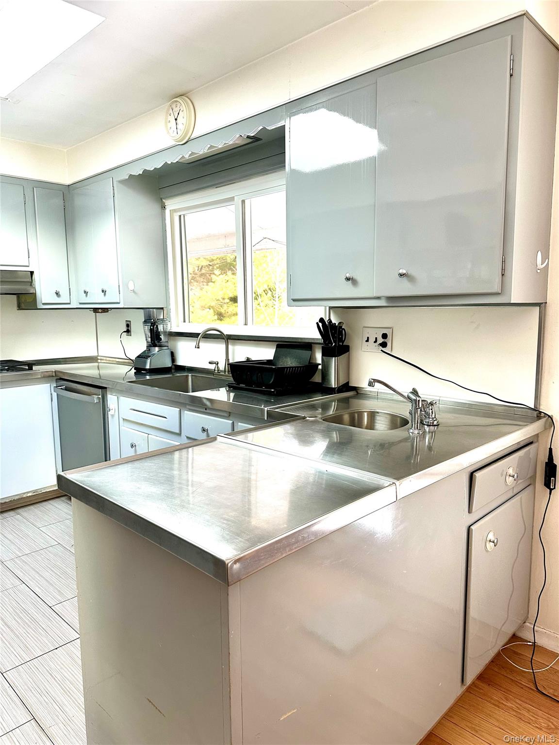 23 Diane Boulevard Property Photo 11