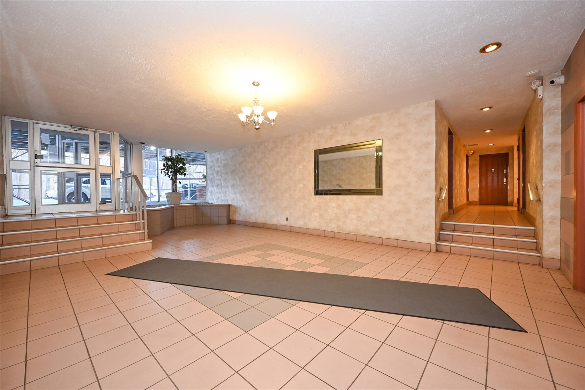 6535 Broadway 6a Property Photo 2
