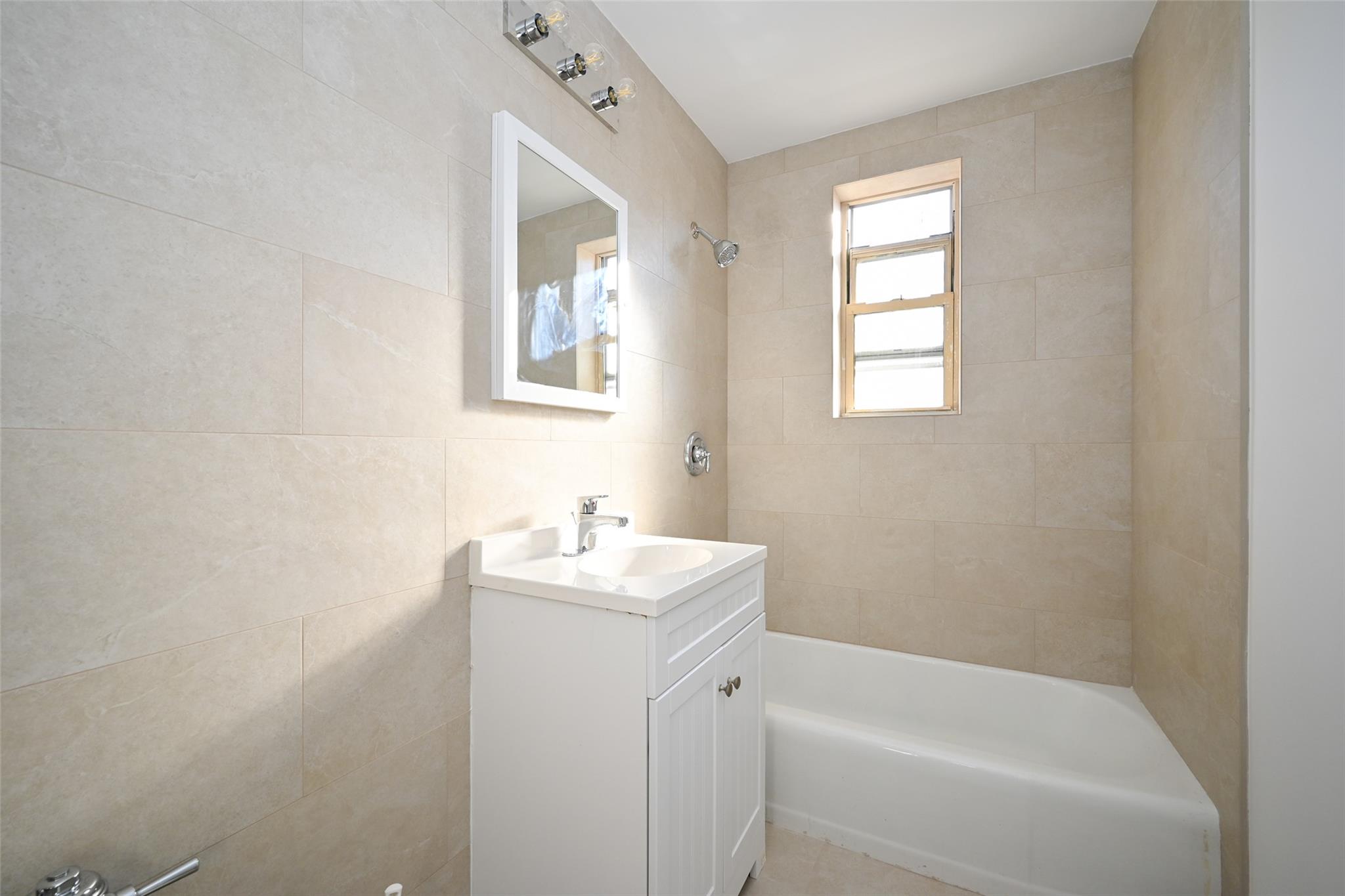 6535 Broadway 6a Property Photo 14
