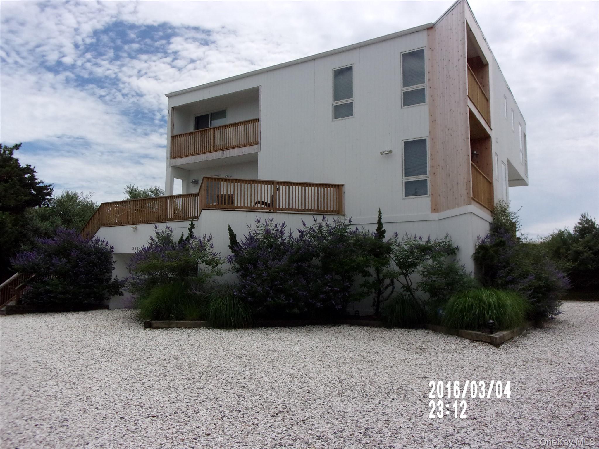 561 Dune Road Property Photo 1