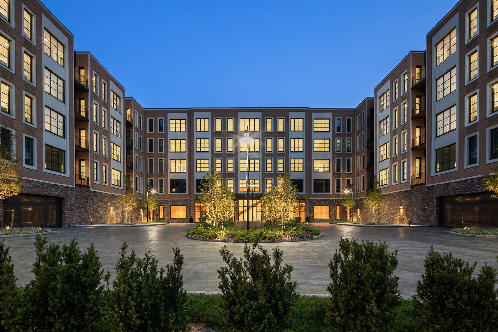 100 Garvies Point Road 1126 Property Photo 1