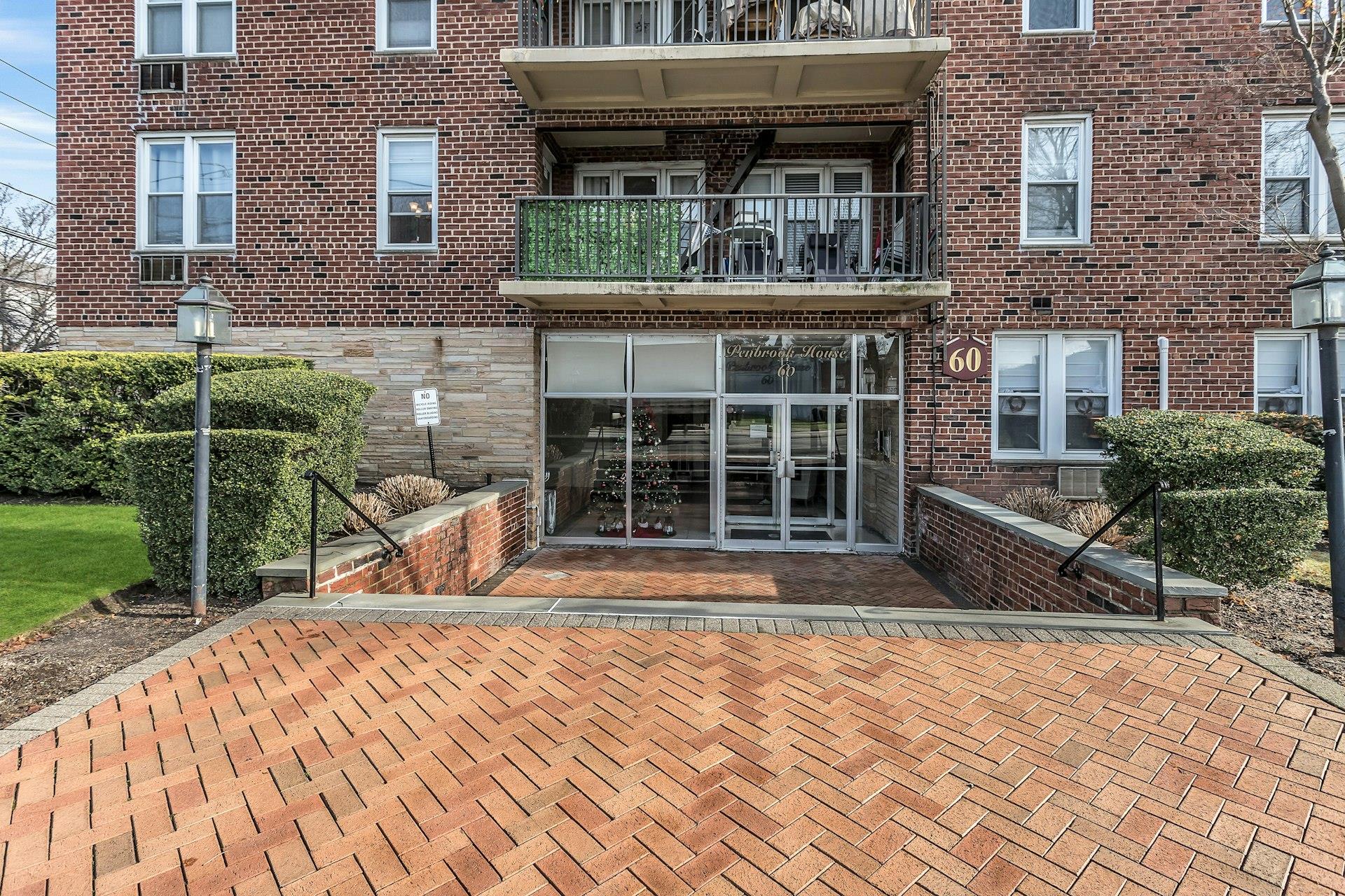 60 Hempstead Avenue 1k Property Photo 2