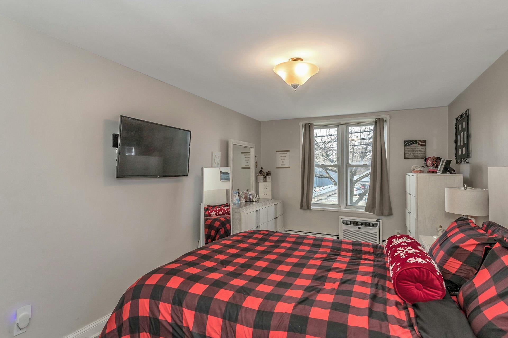 60 Hempstead Avenue 1k Property Photo 15