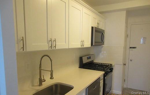 9 Fordham Hill Oval 9f Property Photo 3