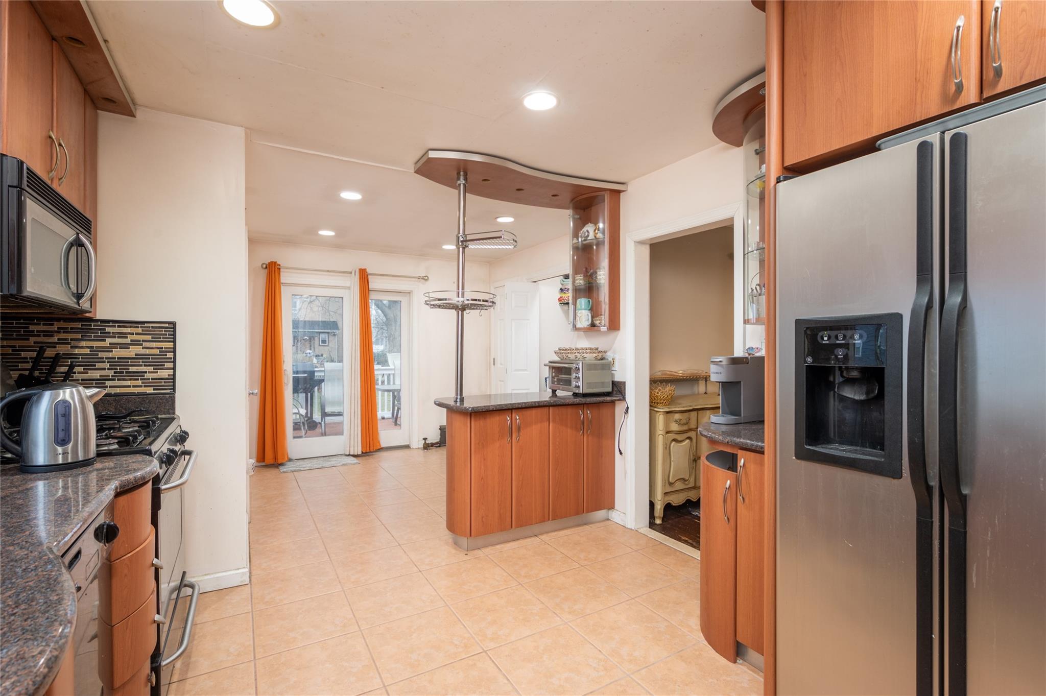 67 E Dean Street Property Photo 10