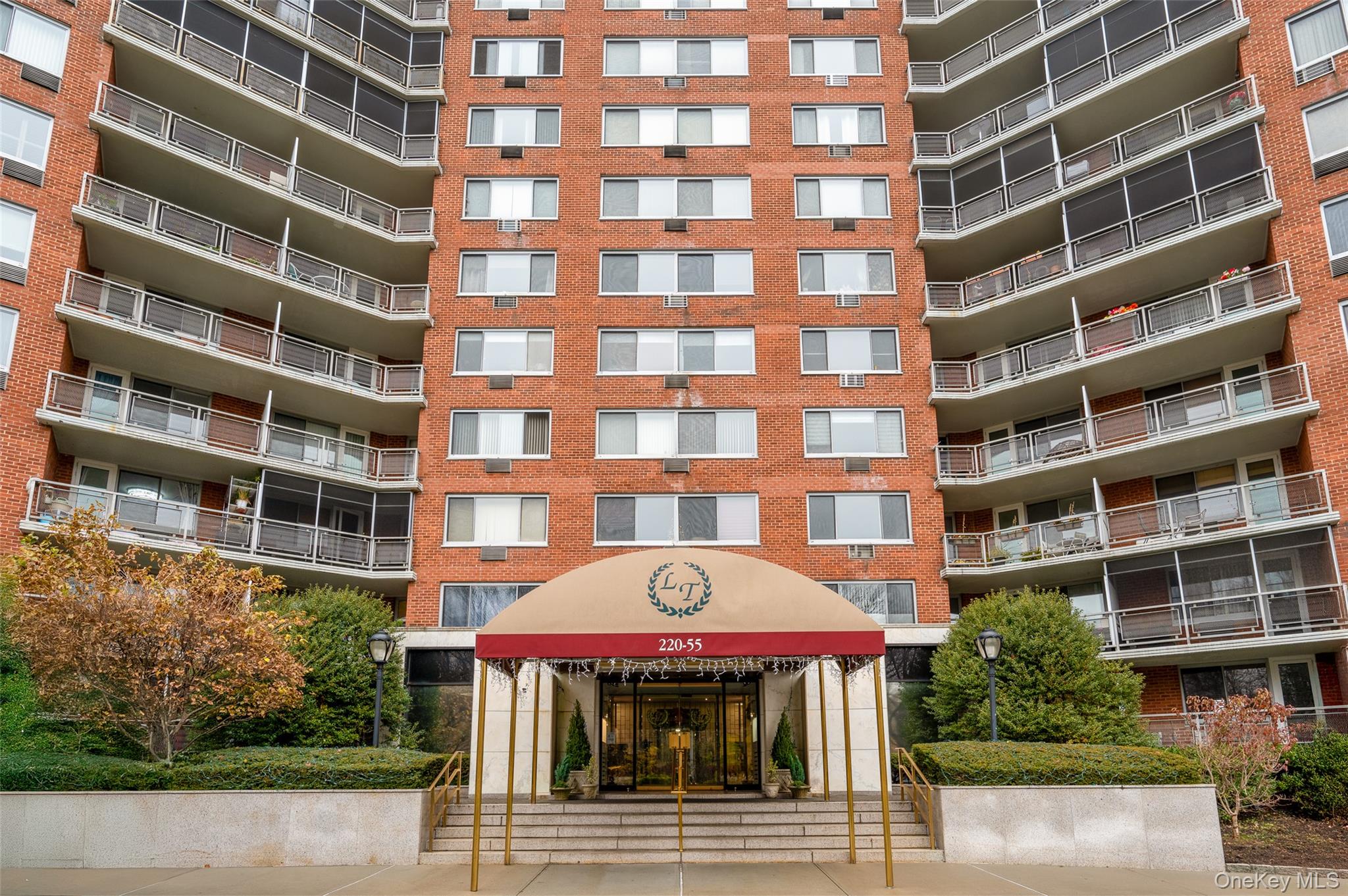220-55 46 Avenue 5R Property Photo 1