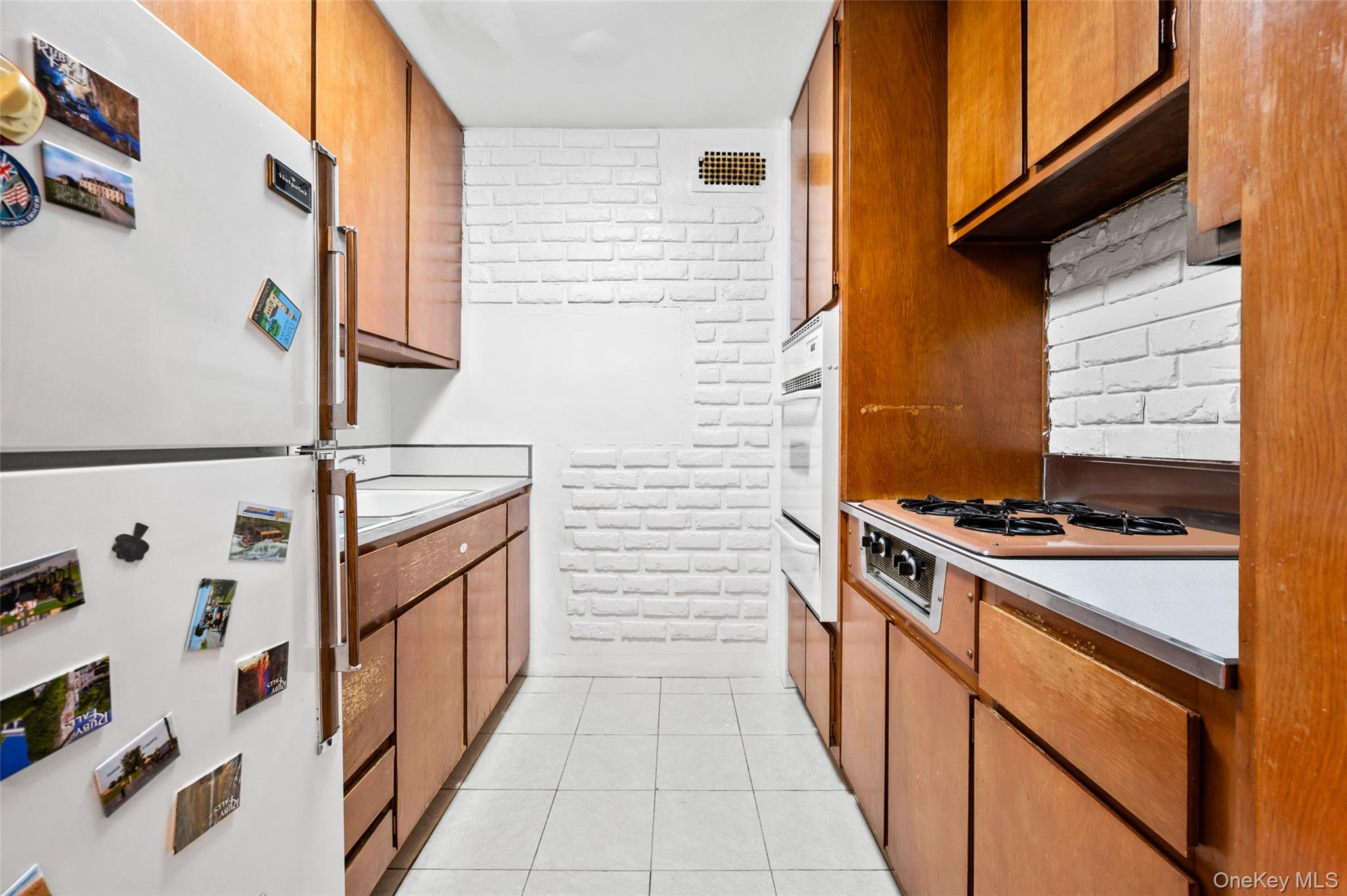 220-55 46 Avenue 5r Property Photo 10
