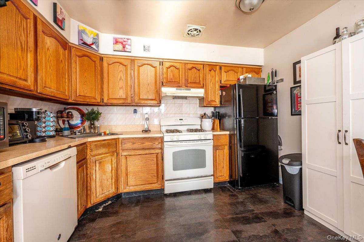 2873 Roebling Avenue Property Photo 7