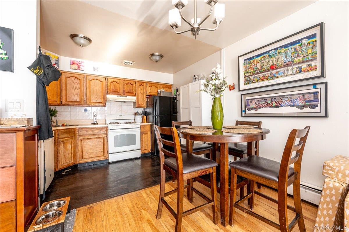 2873 Roebling Avenue Property Photo 8