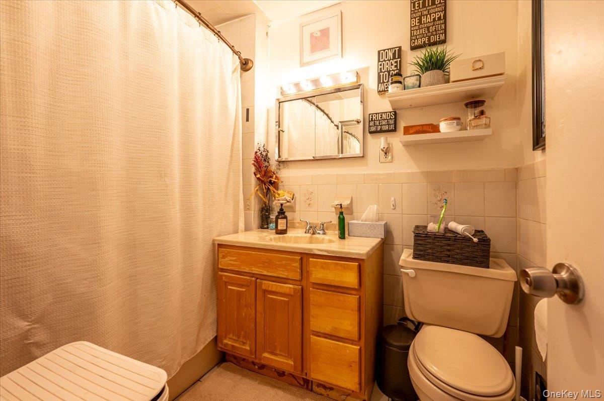 2873 Roebling Avenue Property Photo 12