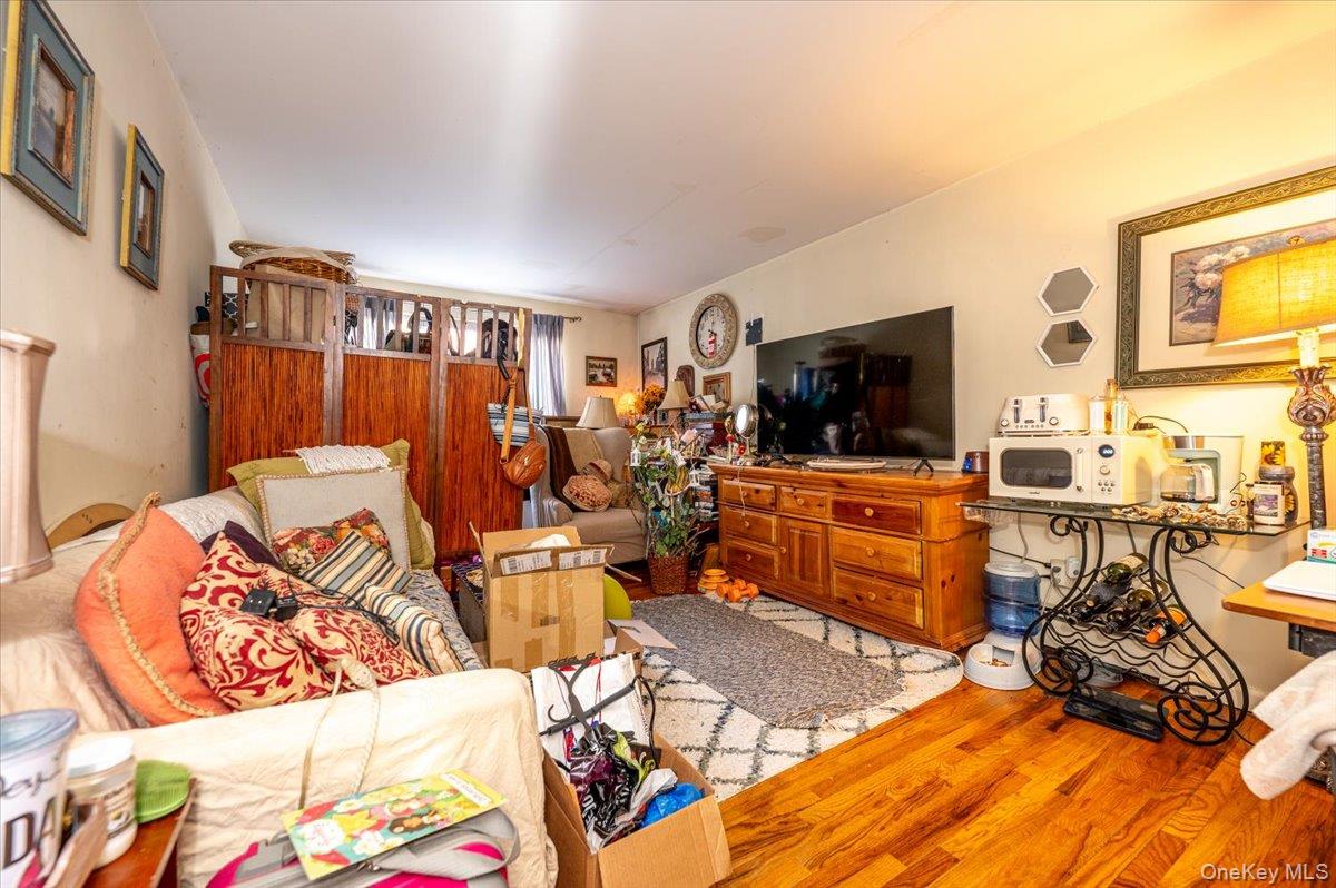 2873 Roebling Avenue Property Photo 14
