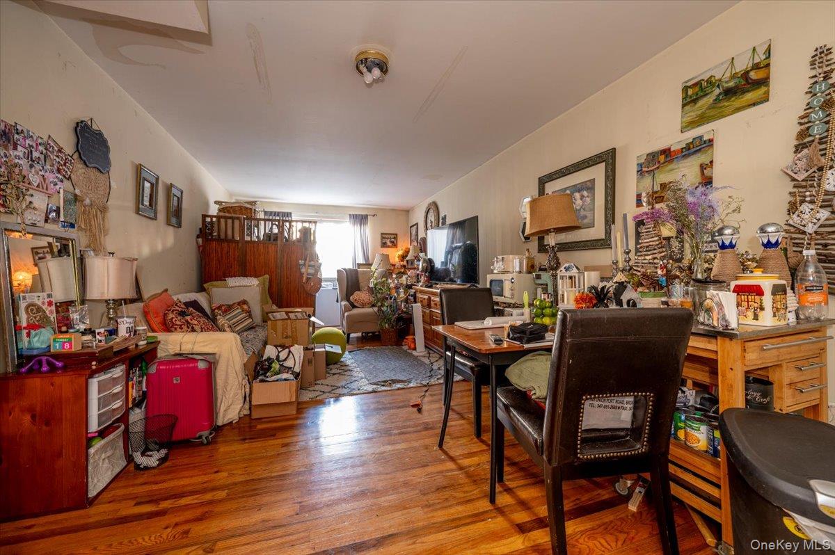 2873 Roebling Avenue Property Photo 15