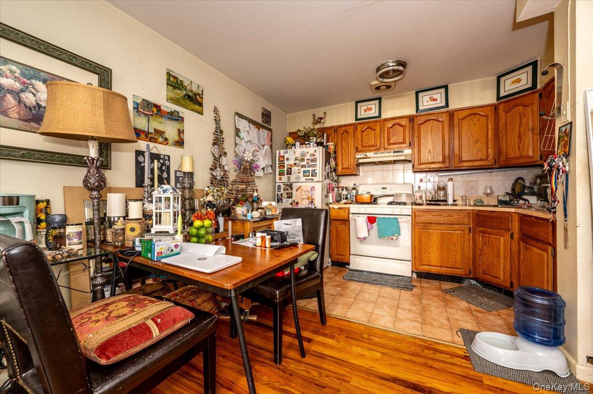 2873 Roebling Avenue Property Photo 16