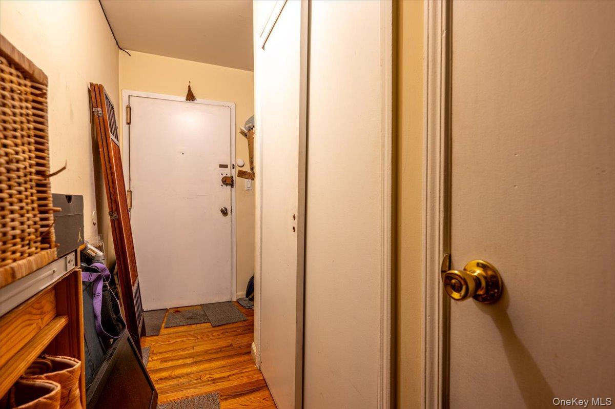 2873 Roebling Avenue Property Photo 17