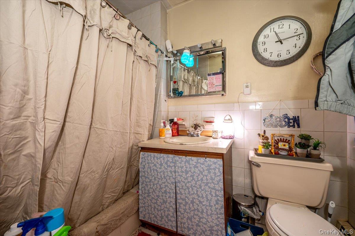 2873 Roebling Avenue Property Photo 19