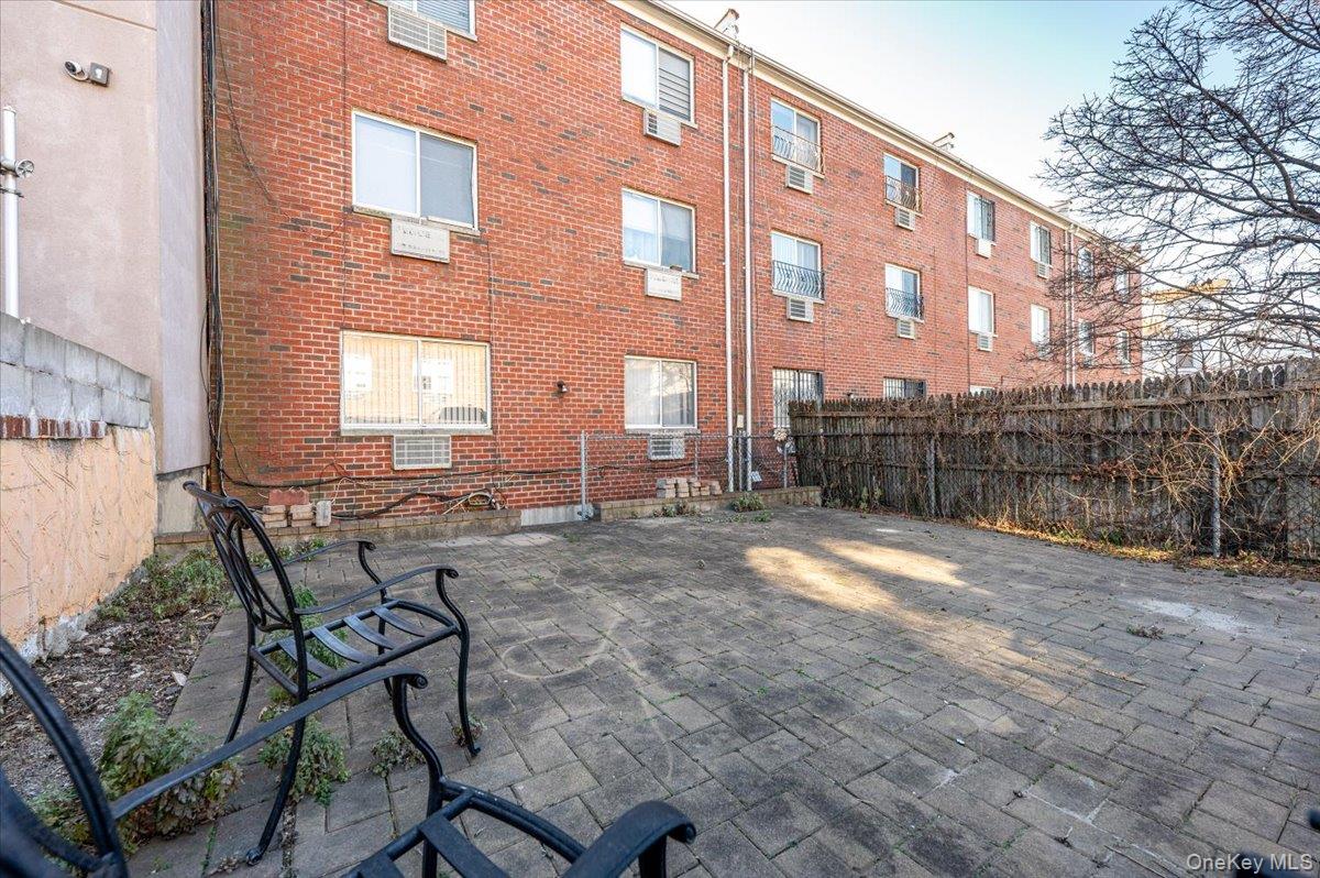 2873 Roebling Avenue Property Photo 22