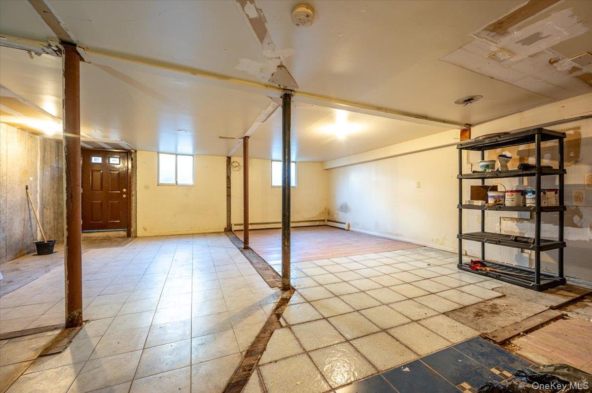 2873 Roebling Avenue Property Photo 24