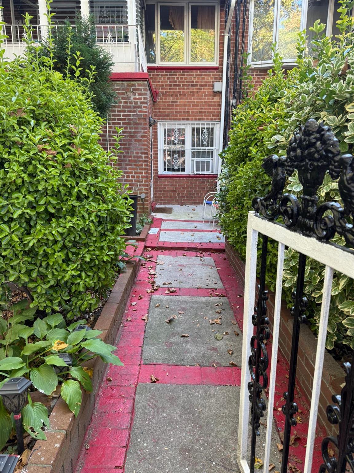 958 E 103rd Street Property Photo 4
