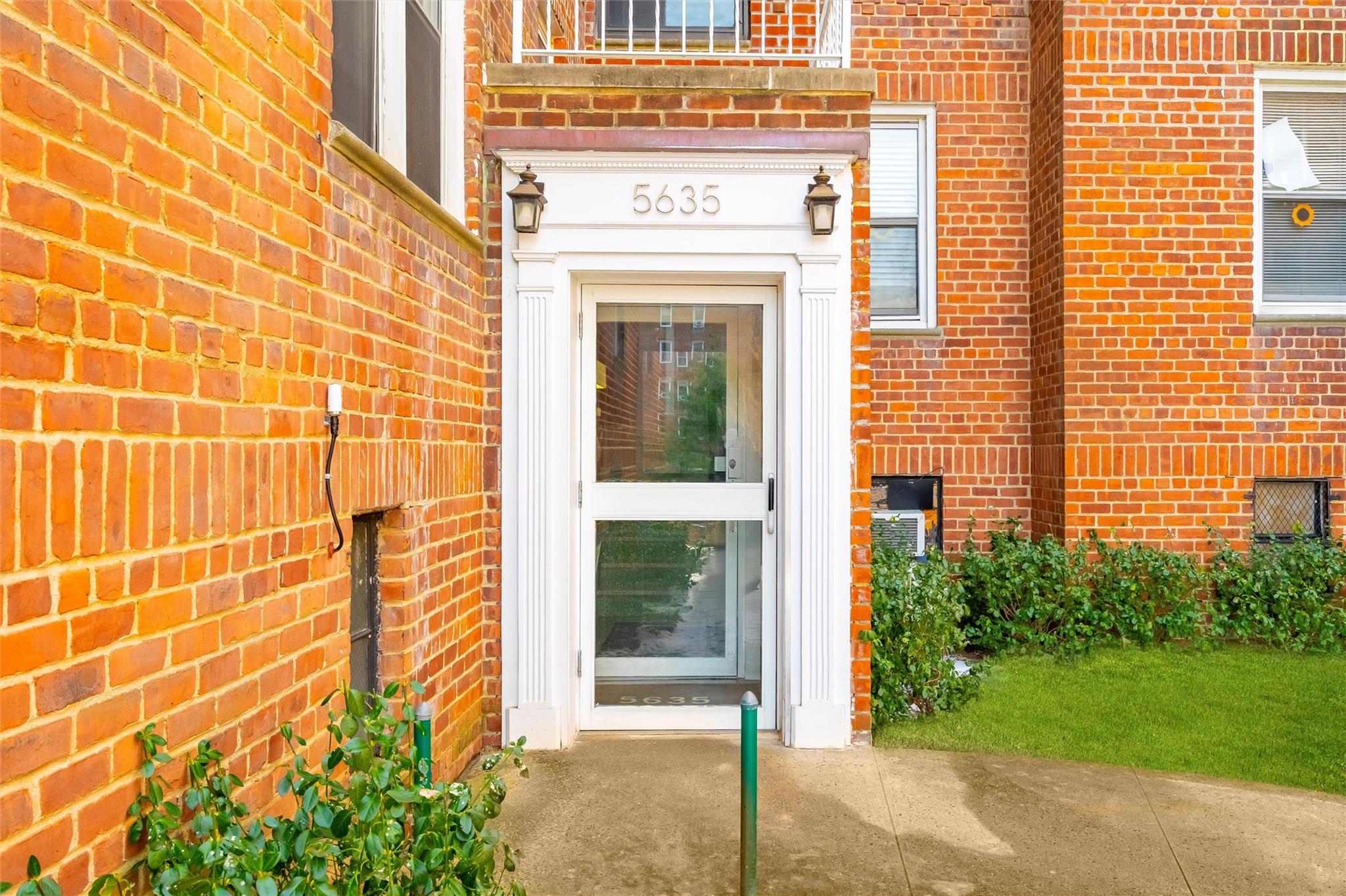5635 Netherland Avenue 4e Property Photo 2