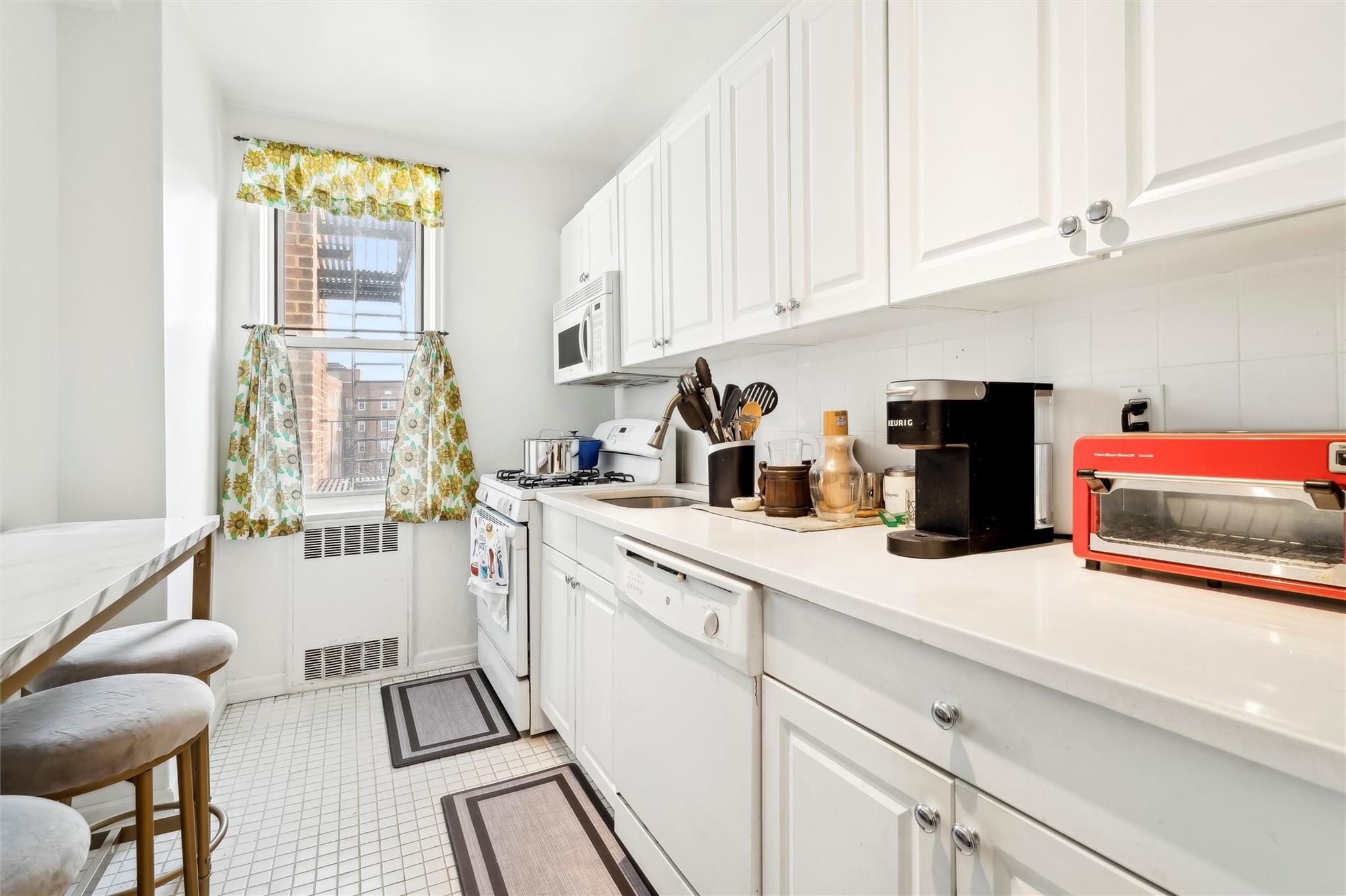 5635 Netherland Avenue 4e Property Photo 7
