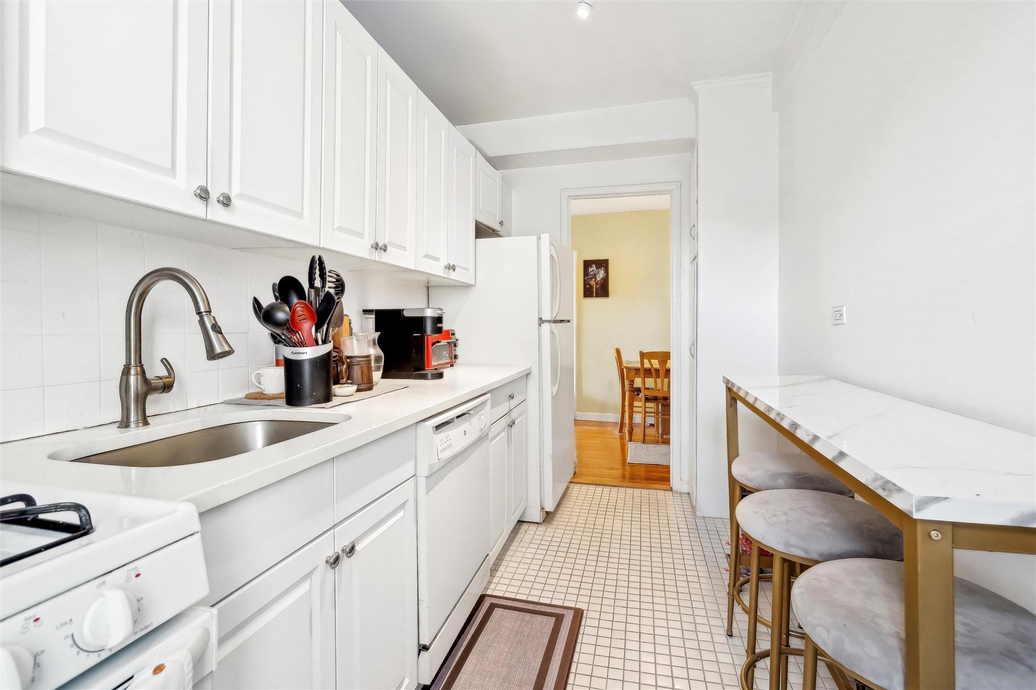 5635 Netherland Avenue 4e Property Photo 8