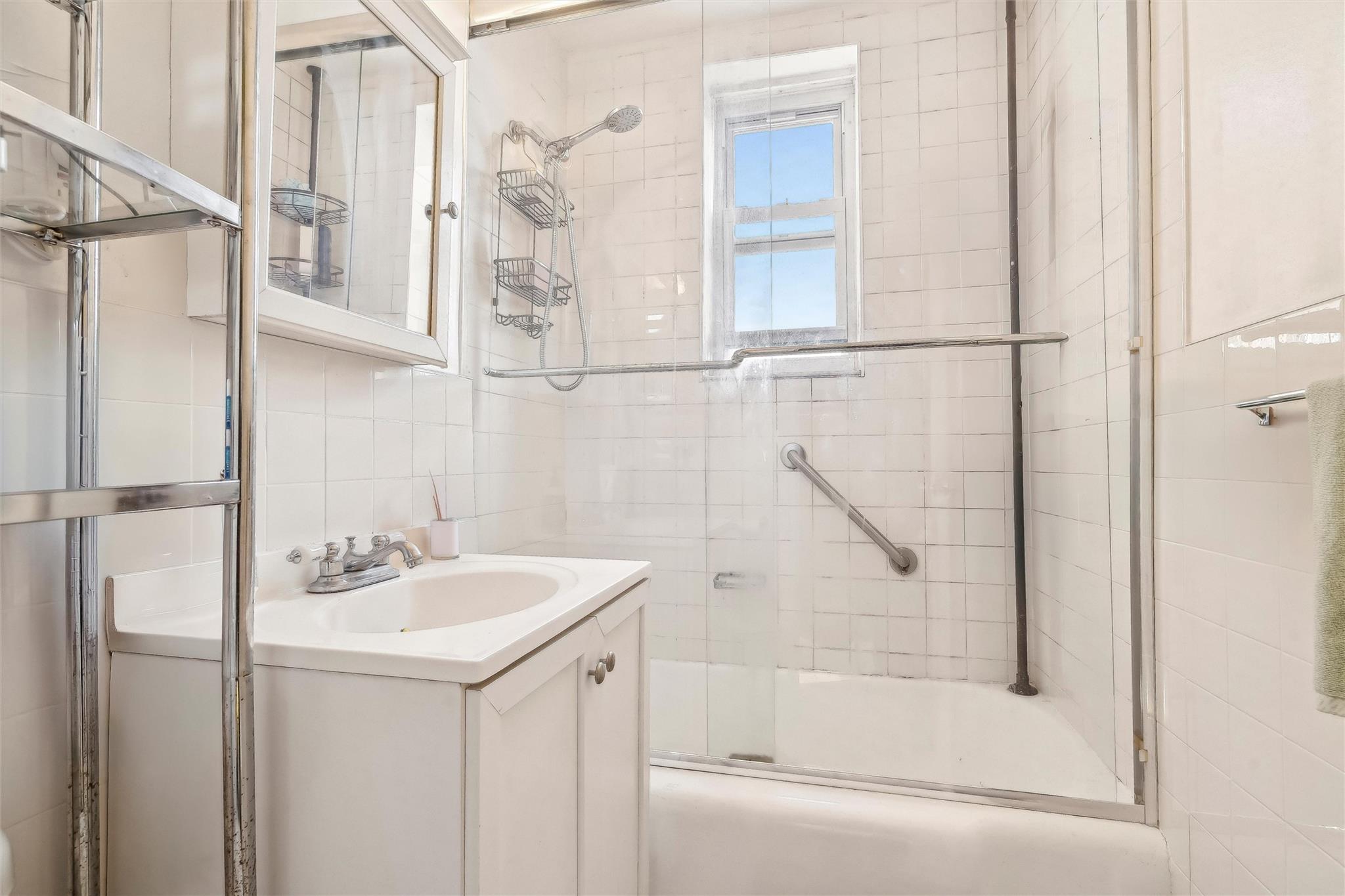 5635 Netherland Avenue 4e Property Photo 18
