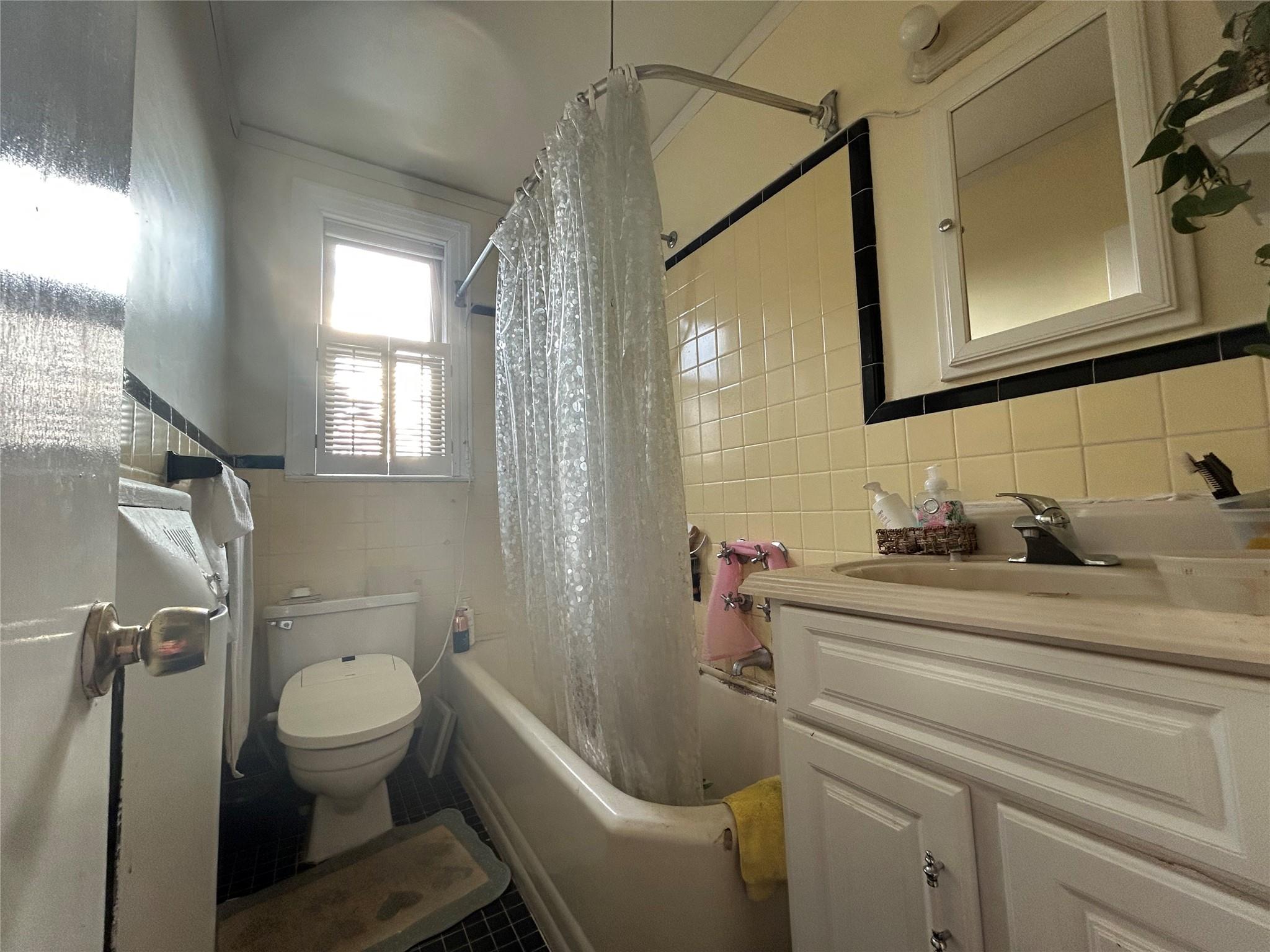 4001 Little Neck Parkway 31b Property Photo 6