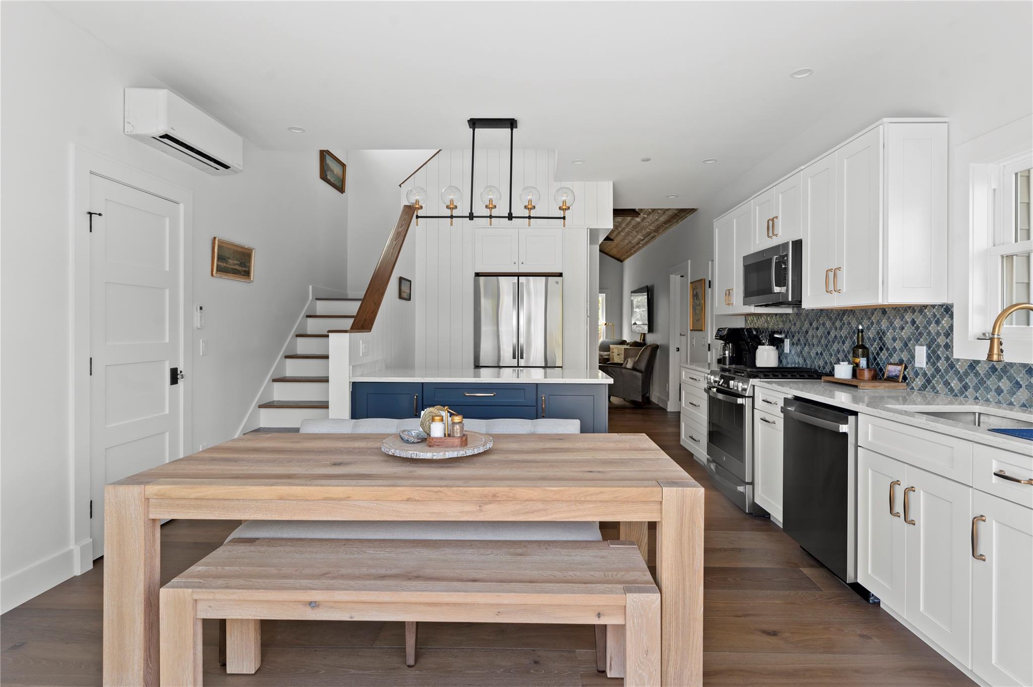 274 Cottage Walk Property Photo 4