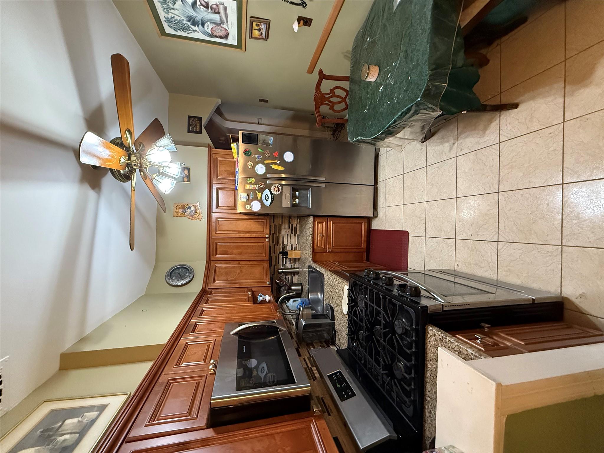 541 East 54th Street Property Photo 2