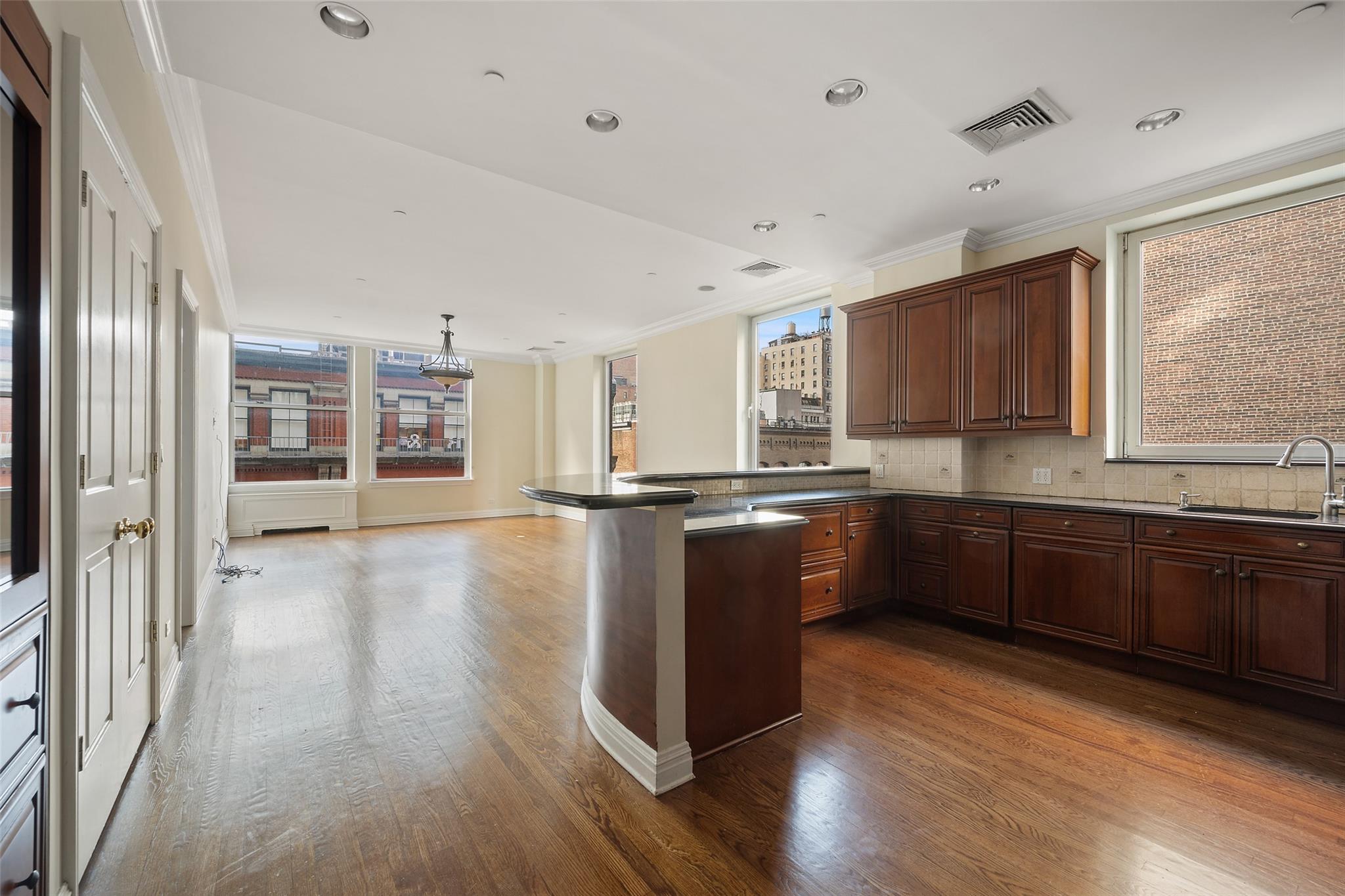 222 Park Avenue 8e Property Photo