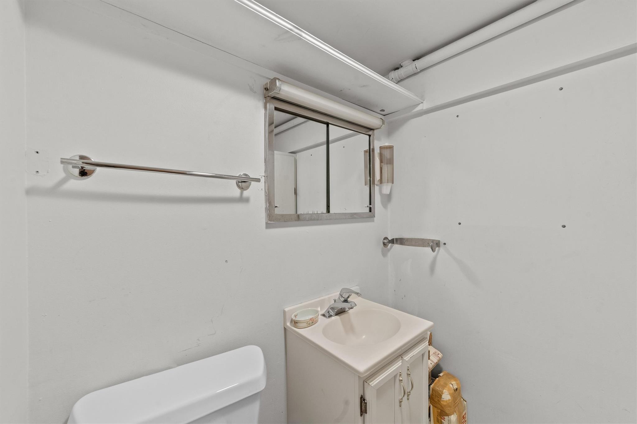 132 S Highland Avenue Property Photo 18