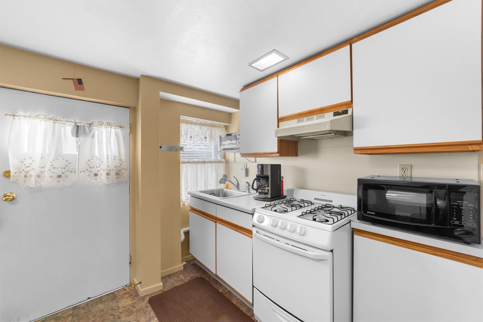 132 S Highland Avenue Property Photo 24