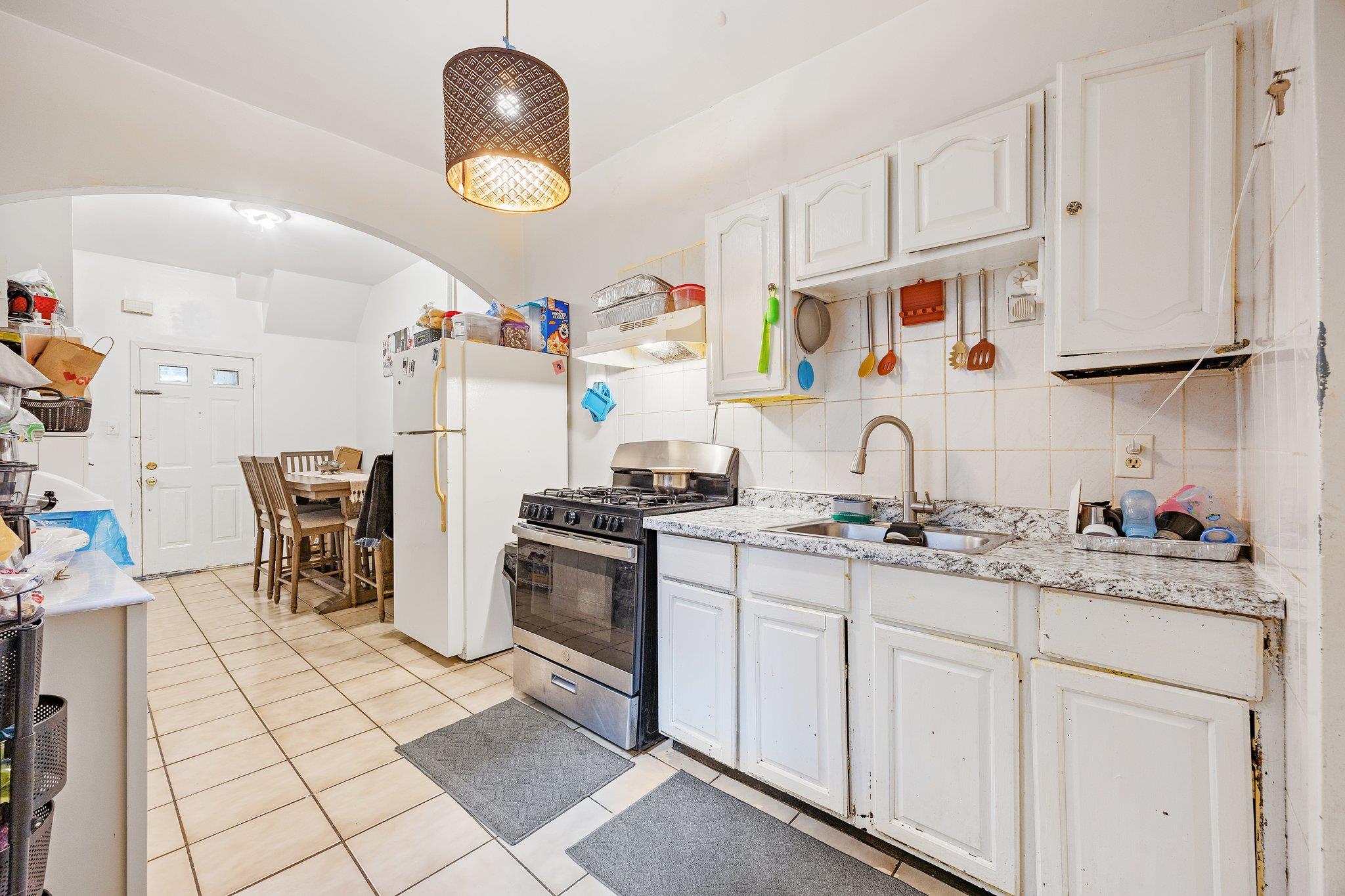 170 Montauk Avenue Property Photo 6