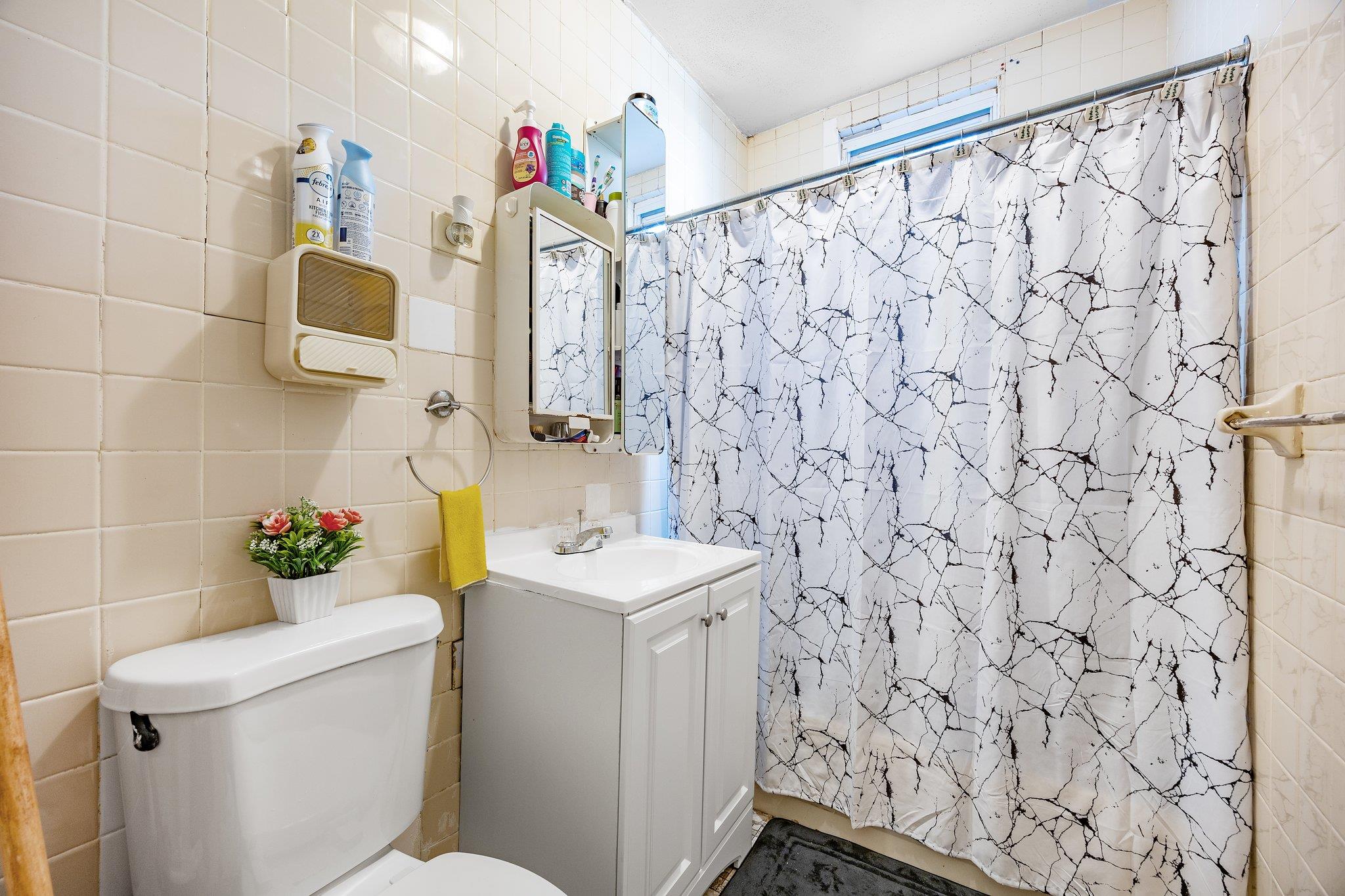 170 Montauk Avenue Property Photo 8