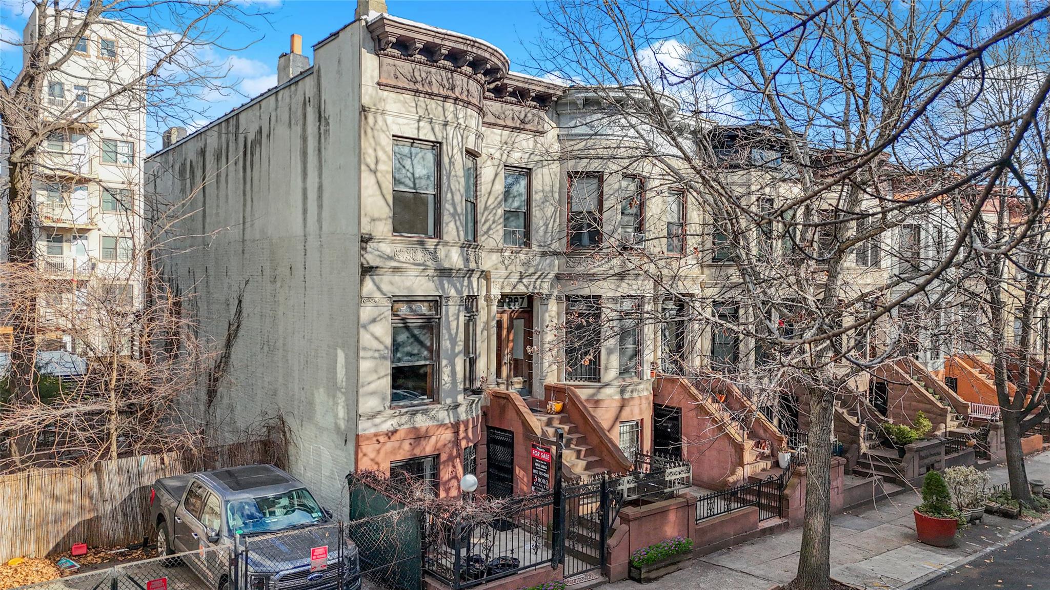 887 Lincoln Place