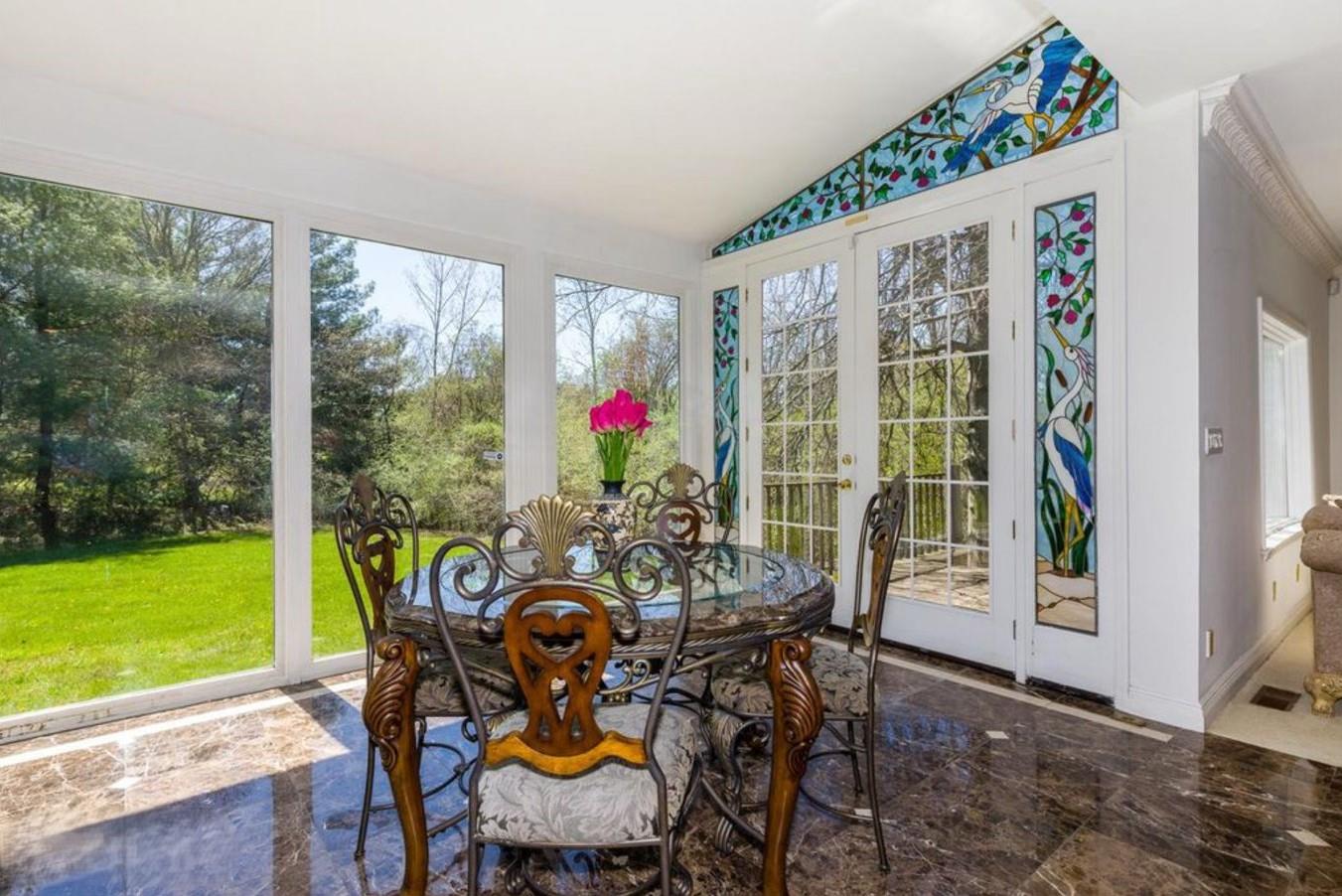 21 Overbrooke Lane Property Photo 6