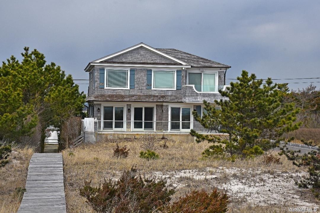 493 Dune Road Property Photo 2