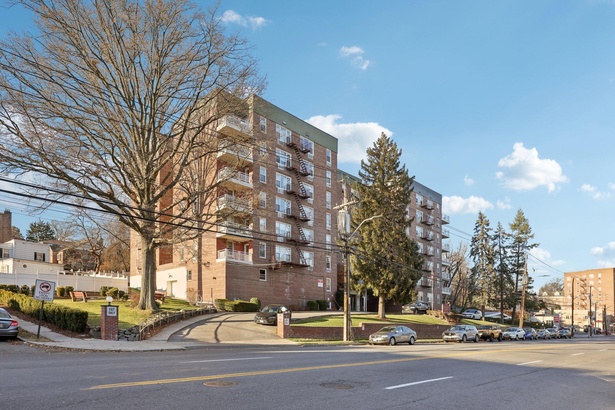 125 Bronx River Rd Real Estate Listings Main Image
