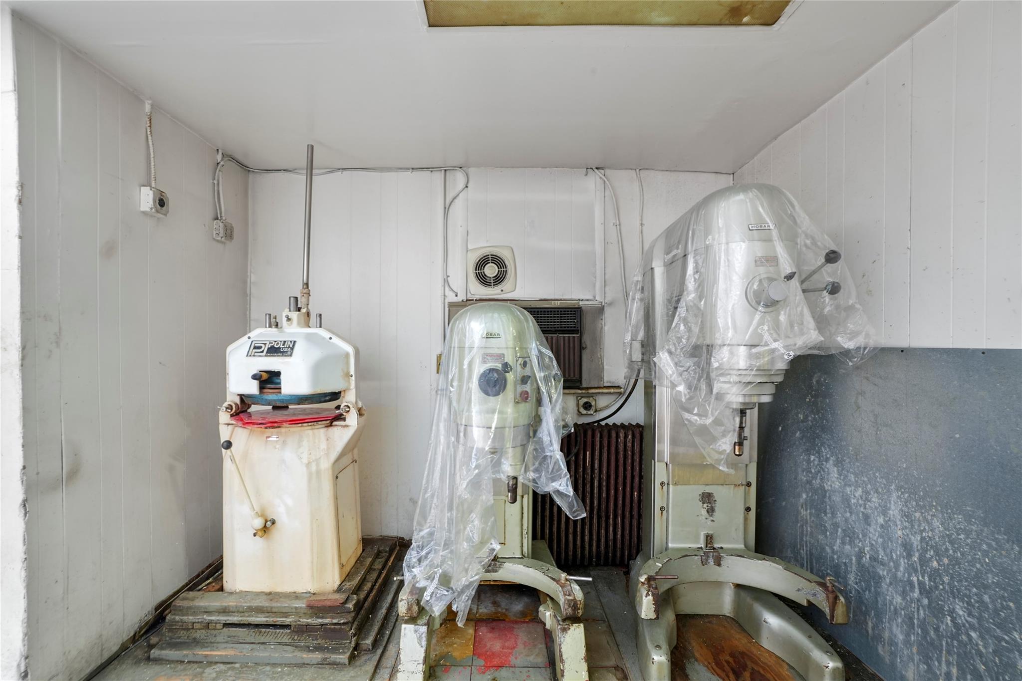 55-01 Metropolitan Property Photo 4