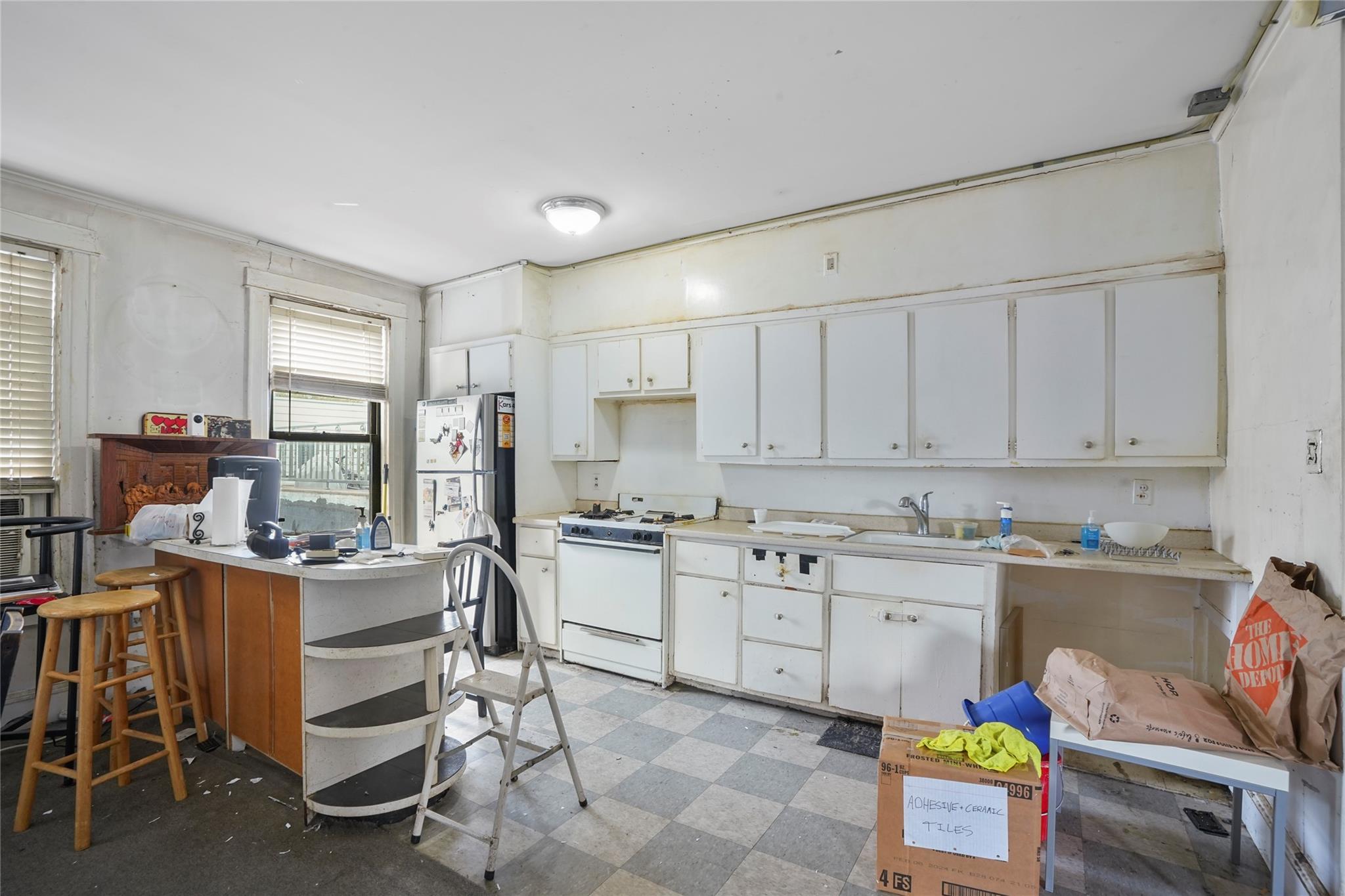 55-01 Metropolitan Property Photo 20