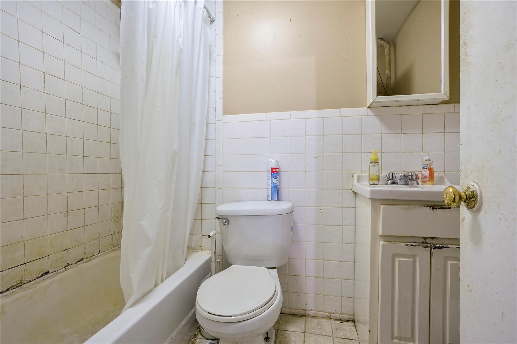 55-01 Metropolitan Property Photo 25