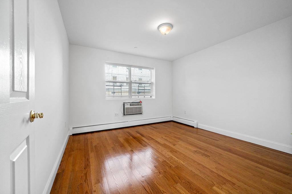 16003 Sanford Avenue Property Photo 9