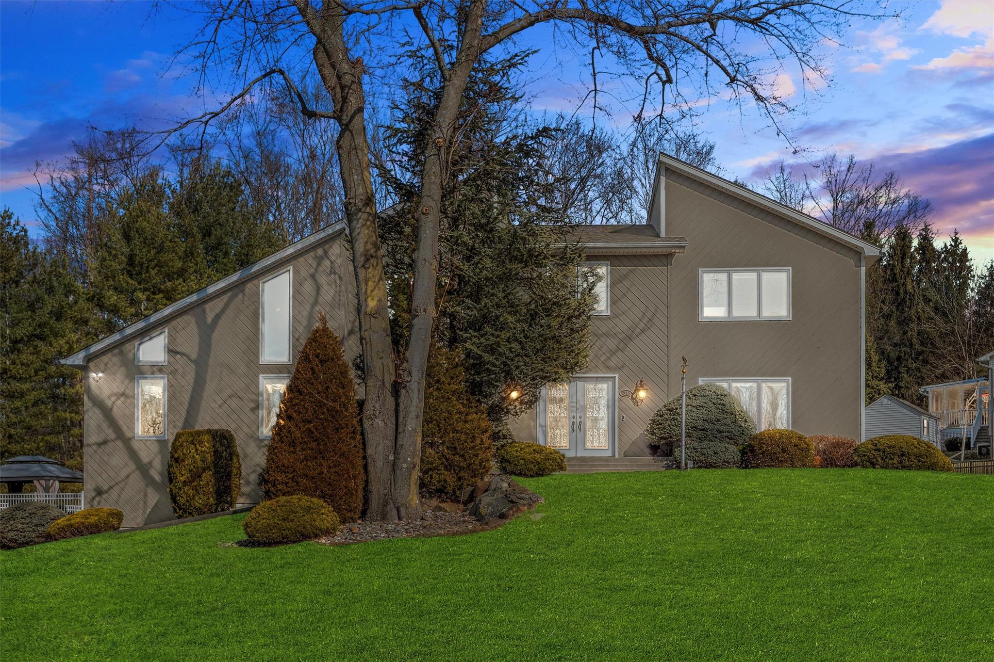 31 Waters Edge Property Photo